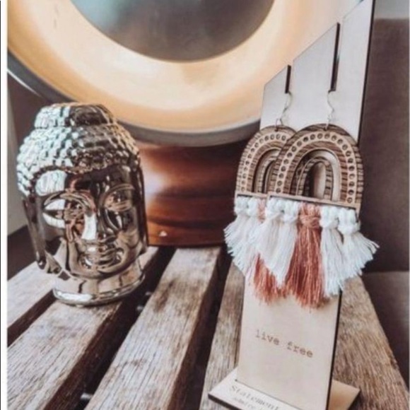 Earrings - Picture 1 of 2